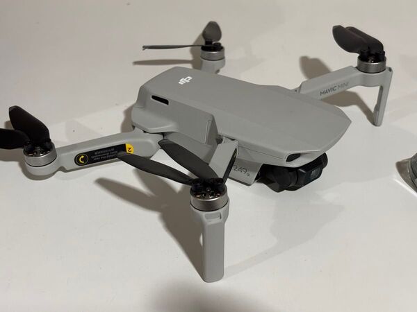 【美品 機体のみ 】国内正規品 DJI MAVIC MINI マビック ミニ 技適マーク有り コンパクトドローン 資格練習機体