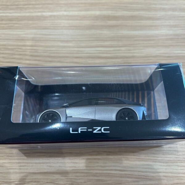 トヨタレクサス非売品LFーZC ミニカー