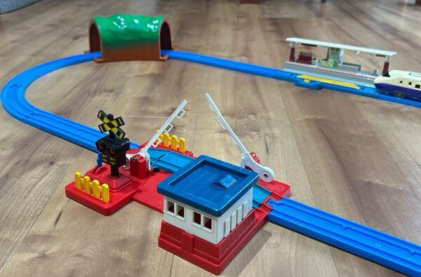 【プラレール まとめ売り】踏切 駅 トンネル レール E2系はやて など計18点《ジャンク品》