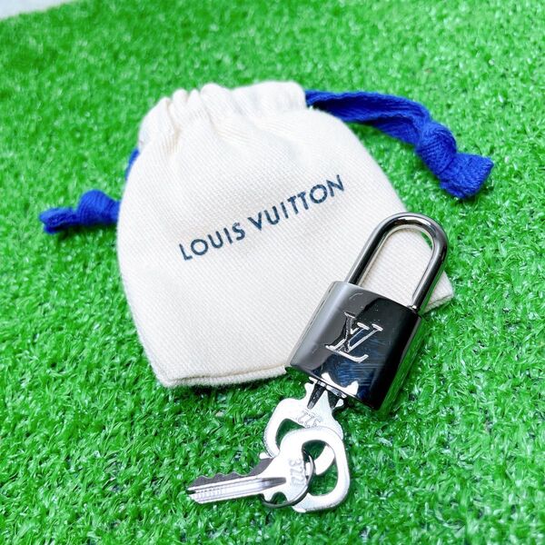 美品!ルイヴィトン パドロック シルバー カデナ 南京錠 キーホルダー カギ 鍵 送料無料 LOUIS VUITTON