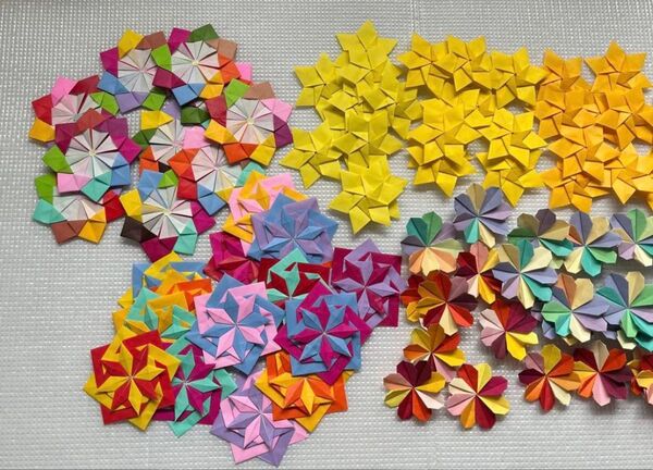 折り紙・大量 壁面飾り ハンドメイドお花飾り