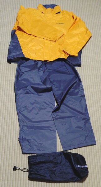 学校登山におすすめ オンヨネ 子ども用レインスーツ上下セット サイズ140 THERMAREST袋付き