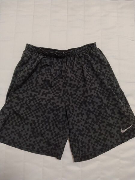 送料無料 NIKE ナイキ ランニング ショートパンツ