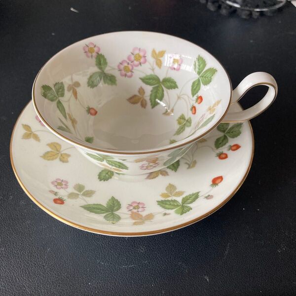 WEDGWOOD ワイルドストロベリー カップ &ソーサー