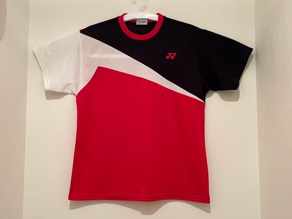 ヨネックス 半袖 Tシャツ(Mサイズ)レッド×ブラック×ホワイト バトミントン テニス トレーニングウェア YONEX