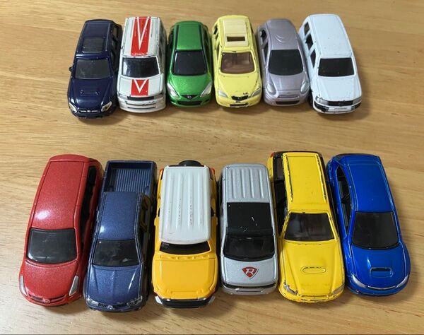 トミカ ミニカー トヨタbB、マツダデミオ、スバルレガシー他12台セット