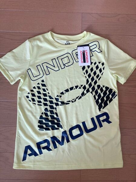 《新品》UNDER ARMOUR 半袖Tシャツ 150cm