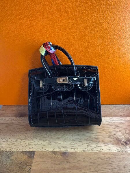 新品*BAG ミニバッグチャーム ミニチュアチャーム イヤホンケース エナメルブラック