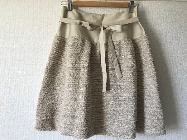 TO BE CHIC トゥービーシック フレアスカート 40 ベージュ 美品 高級クリーニング済 大人可愛い