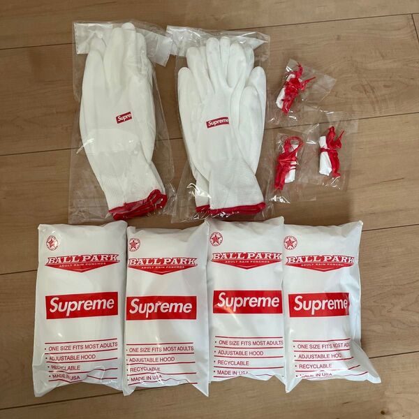Supreme グローブ2つ Ball Park レインポンチョ4つ フギュア3つ ノベルティ シュプリーム