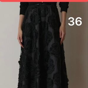 価格交渉不可!新品[グレースコンチネンタル25SS ローズ刺繍フレアスカート ブラック 36