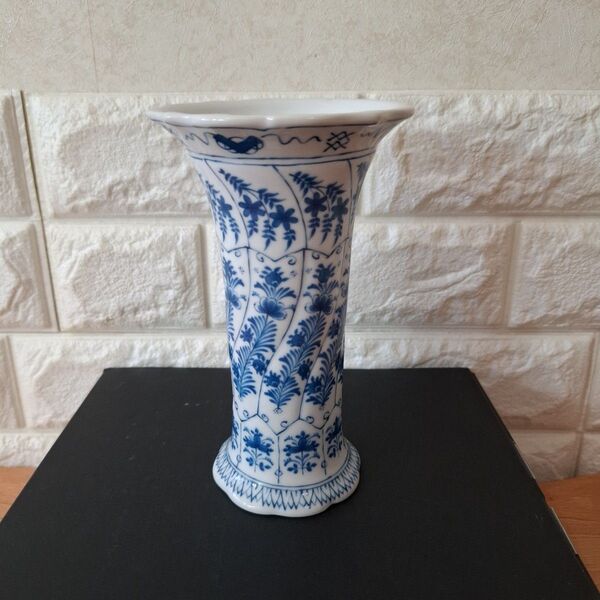 陶磁器製 昭和美術館 模写青い花柄 一輪挿し 陶器製 高さ17cm口径10cm