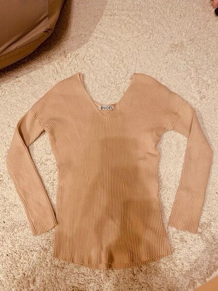 スナイデル snidel ニットトップス ベージュ