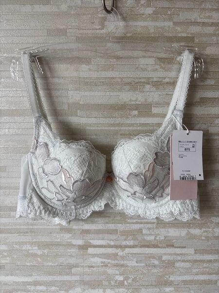 「B75」トリンプ フロラーレ 香り高い華やかなユリの花 ブラジャー