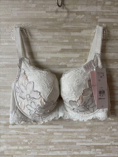 「E80」トリンプ フロラーレ 香り高い華やかなユリの花 ブラジャー