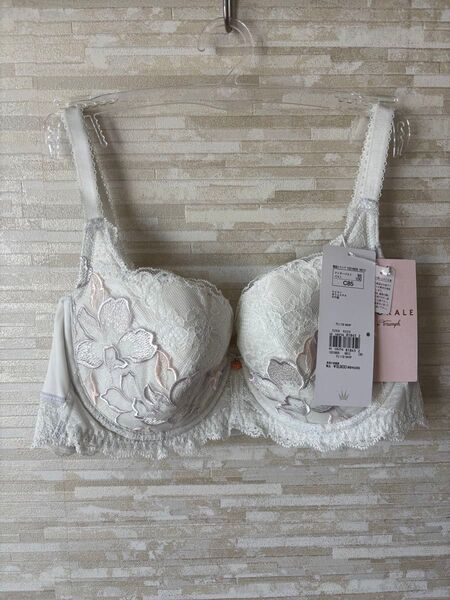 「C85」トリンプ フロラーレ 香り高い華やかなユリの花 ブラジャー
