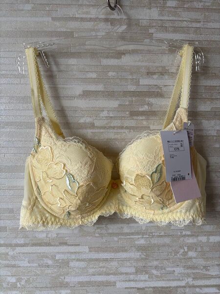 「C75」トリンプ フロラーレ 香り高い華やかなユリの花 ブラジャー