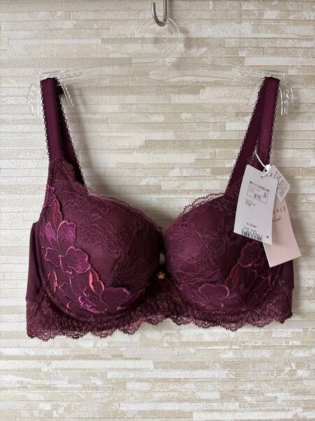 「E75」トリンプ フロラーレ 香り高い華やかなユリの花 ブラジャー