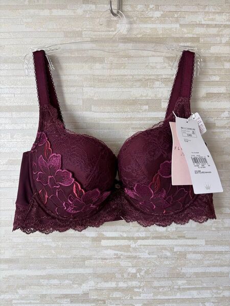 「D85」トリンプ フロラーレ 香り高い華やかなユリの花 ブラジャー