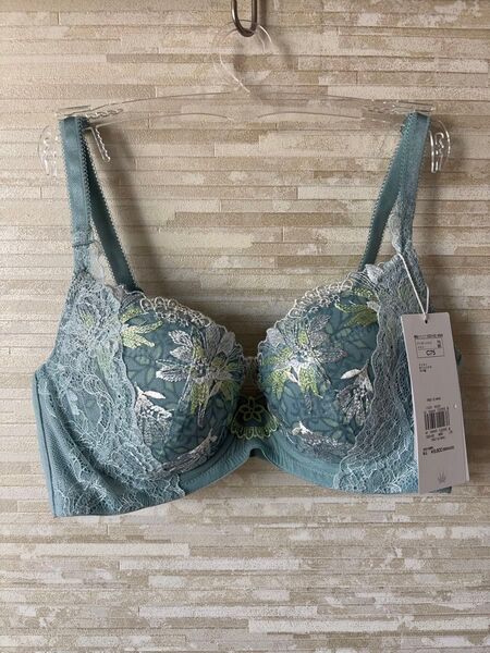 C75」トリンプ レッドレーベル天使のブラ スリムライン 月光の女王 ブラジャー
