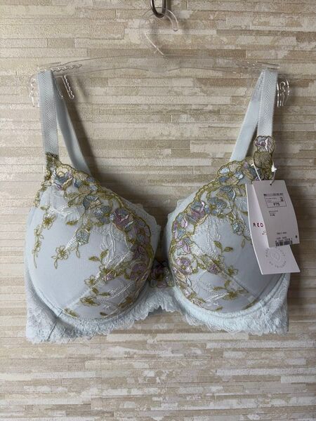 F75」トリンプ プレミアム レッドレーベル 眠り姫バラ咲き ブラジャー