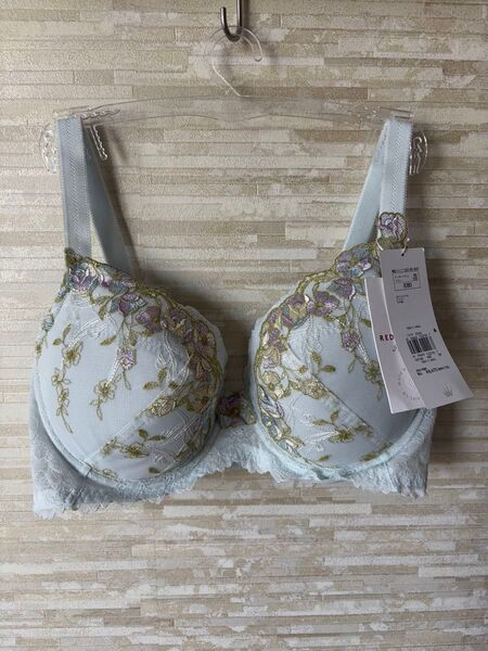E80」トリンプ プレミアム レッドレーベル 眠り姫バラ咲き ブラジャー