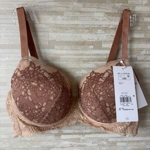 D80」トリンプ プレミアム レッドレーベル シアー&グロス ブラジャー
