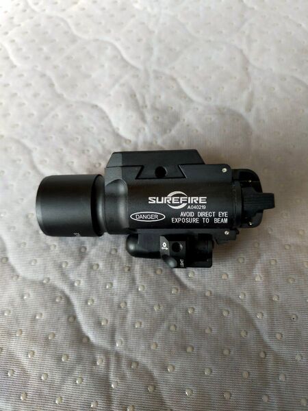 ウェポンライト SUREFIRE X400 レプリカ レーザーサイト付き