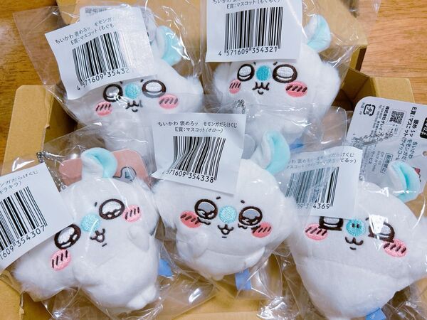ちいかわ 褒めろッ モモンガだらけくじ E賞 マスコット もぐもぐ キラキラ オロ… サイッコーに決まってるッ ぬいぐるみ