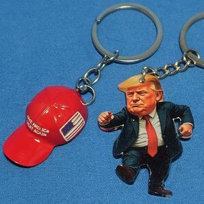 トランプ大統領 記念 キーホルダー2個セット アクリルキーホルダー 赤いキャプ