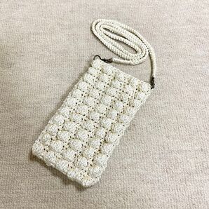 なめらかな光沢♪ぽこぽこ模様のスマホポシェット