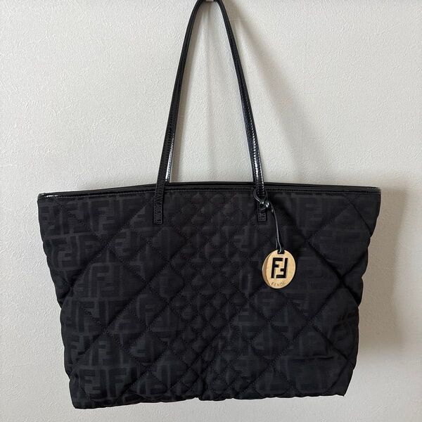 FENDI フェンディ トートバッグ ハンドバッグ 肩掛け ズッカ ブラック キルティング