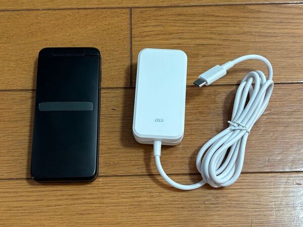 中古 KYOCERA GRATINA KYF39 SIMロック解除済み 別売ACアダプタ USB-C