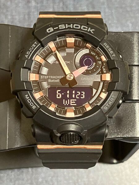 美品 CASIO カシオ G-SHOCK G-ショック GMA-B800-1AJR Bluetooth通信 歩数計測機能