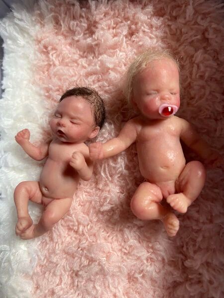 フルシリコンベビー女の子2人セット