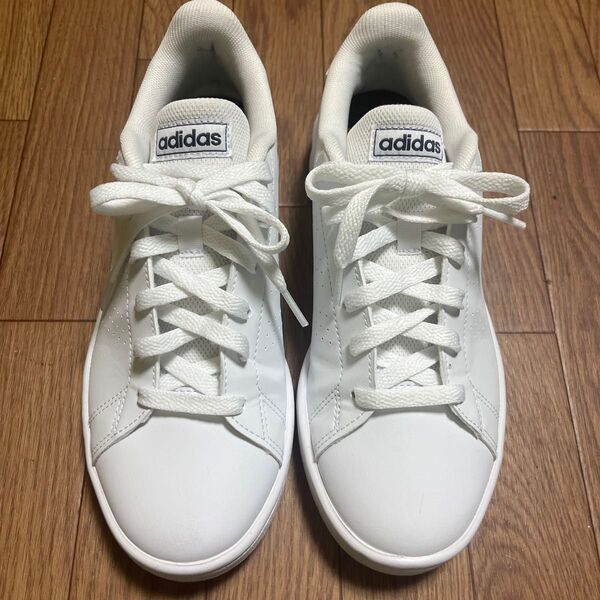 adidas スニーカー アドバンコート ホワイト24cm