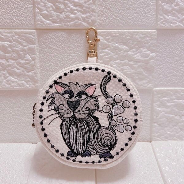 ロラライハリス 刺繍 丸型 ポーチ ハンドメイド