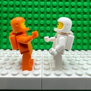 新品LEGOミニフィグ クラシック宇宙飛行士オレンジ&ホワイト タンク付き レゴ社正規品