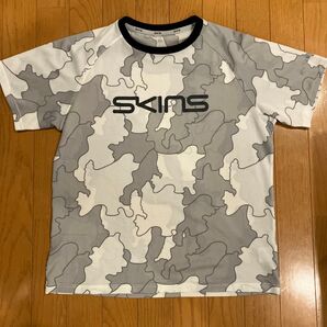 SKINS Tシャツ 迷彩柄