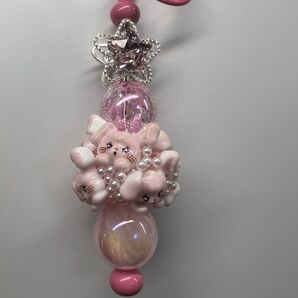 ピンク色 うさぎチャームとビーズのカスタムキーホルダー