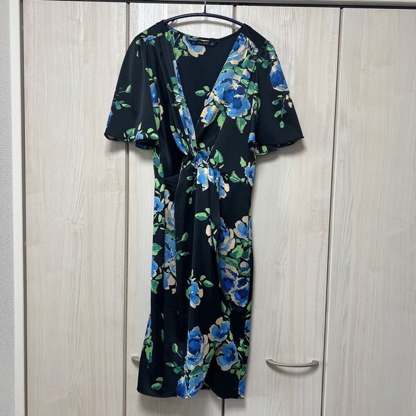 ZARA BASIC Mサイズ ブラック 花柄 ラップ風 ツイストワンピース