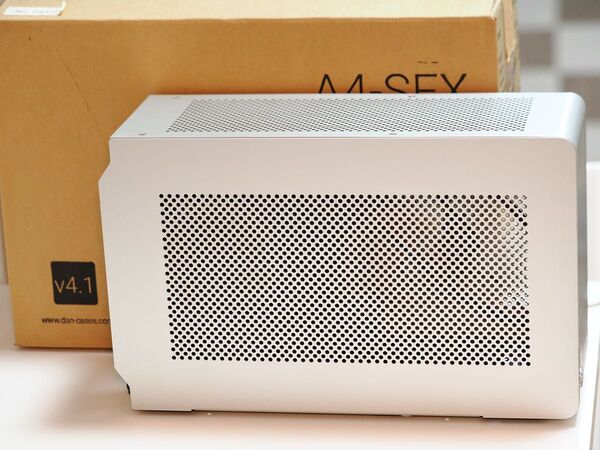 Mini-ITX PCケース DAN Case A4-SFX v4.1