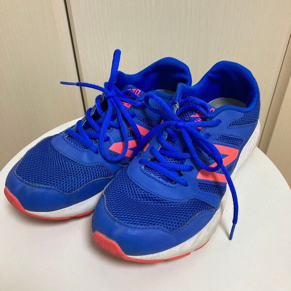 ニューバランス 570 ランニングシューズ 23cm ブルー×ピンク YK570BP