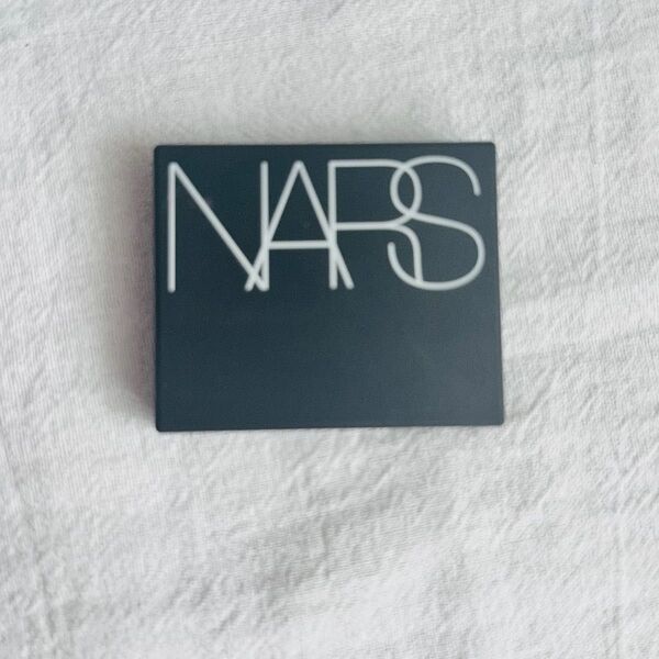 NARSブラッシュN777