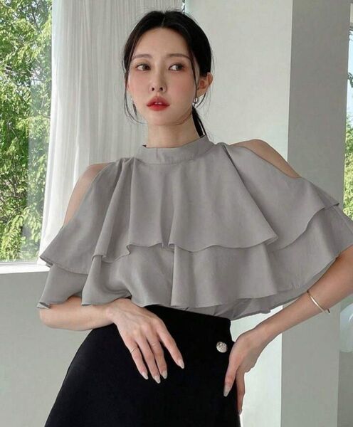 DAZY 無地柄 フリルトリム コールドショルダー ブラウス M 完売品