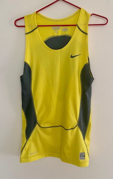 Nike Pro Combat Dri-FIT イエロー タンクトップ NIKE ランニングトップス