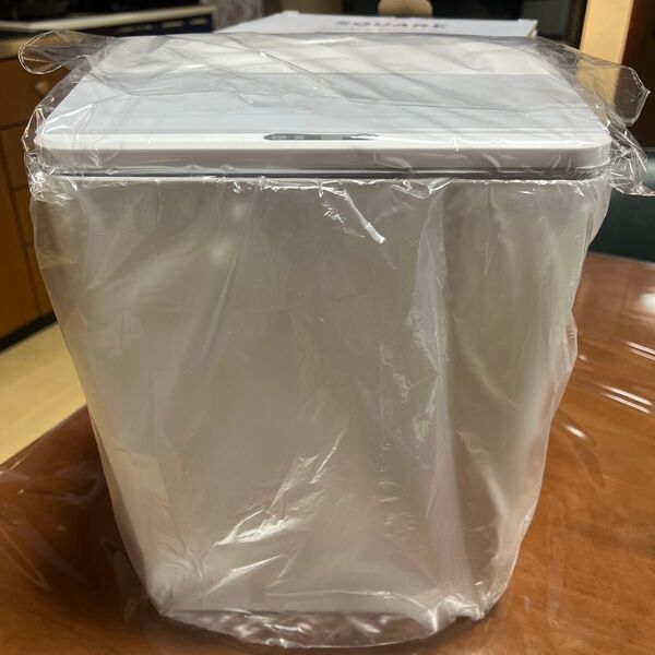 ゴミ箱 新品未使用 白 ホワイト 自動開閉13L