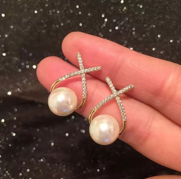 キラキラ パールゴールドピアス 韓国 大人可愛い 上品 フェイクパール クロス 結婚式 デート パーティー