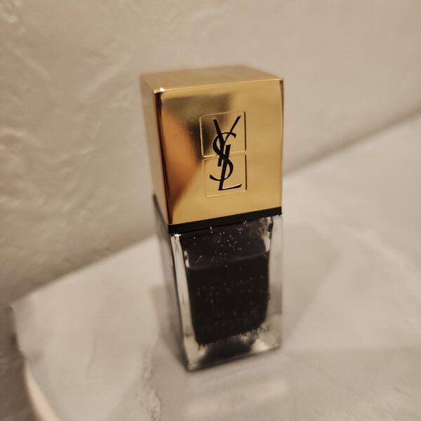 YSL ラ ラッククチュール 104 ネイルエナメル