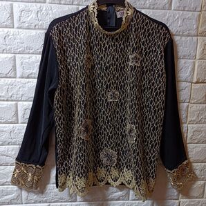 CENTURY★USED美品★ゴールドレース装飾の長袖トップス